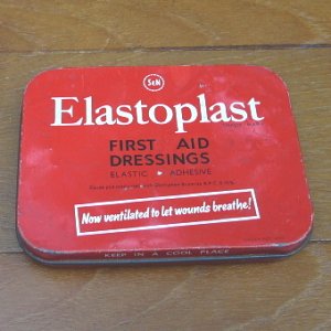 画像1: Elastoplast First Aid old tin