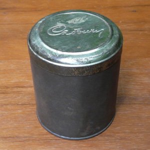 画像1: cadbury old tin