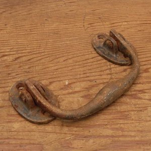 画像1: old cast iron cabinet handle