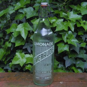 画像1: EMERAUDE LIMONADE vintage bottle from France