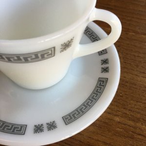 画像2: JAJ / Pyrex "Greek Key" tea cup and saucer