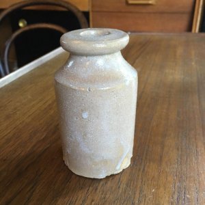 画像1: Antique stoneware bottle from England