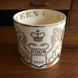 画像2: Queen Elizabeth II silver jubilee mug 1977 Wedgwood designed by Richard Guyatt (2)