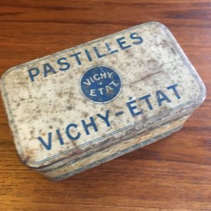 画像2: Pastlees Vichy-Etat vintage tin from France