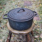 画像: old cast iron pan from France