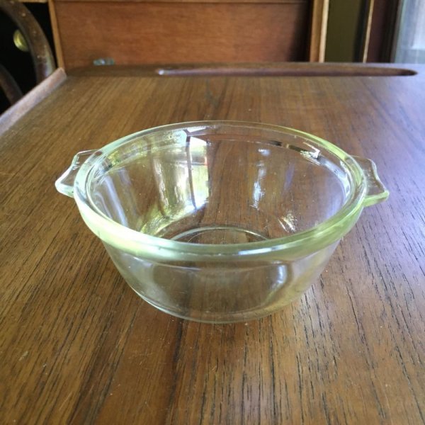 画像1: Old Pyrex small bowl with handle (1)