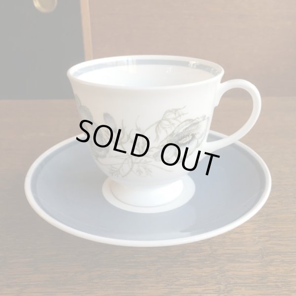 画像1: Wedgwood "Glen Mist" tea cup and saucer design by Susie Cooper (1)