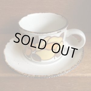 画像: Midwinter "Summer" tea cup and saucer designed by Eve Midwinter