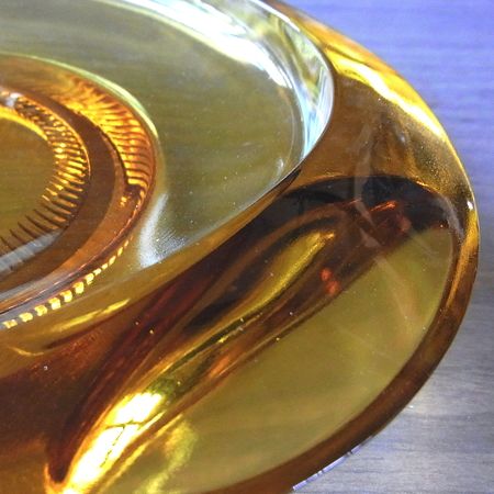 画像: amber glass dish/tray