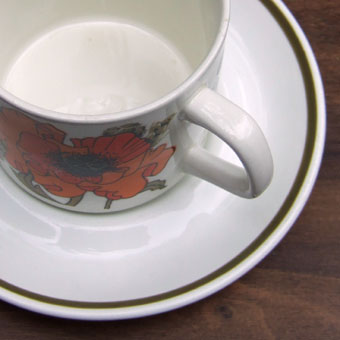 画像: J&G MEAKIN "POPPY" tea cup and saucer by Eve Midwinter