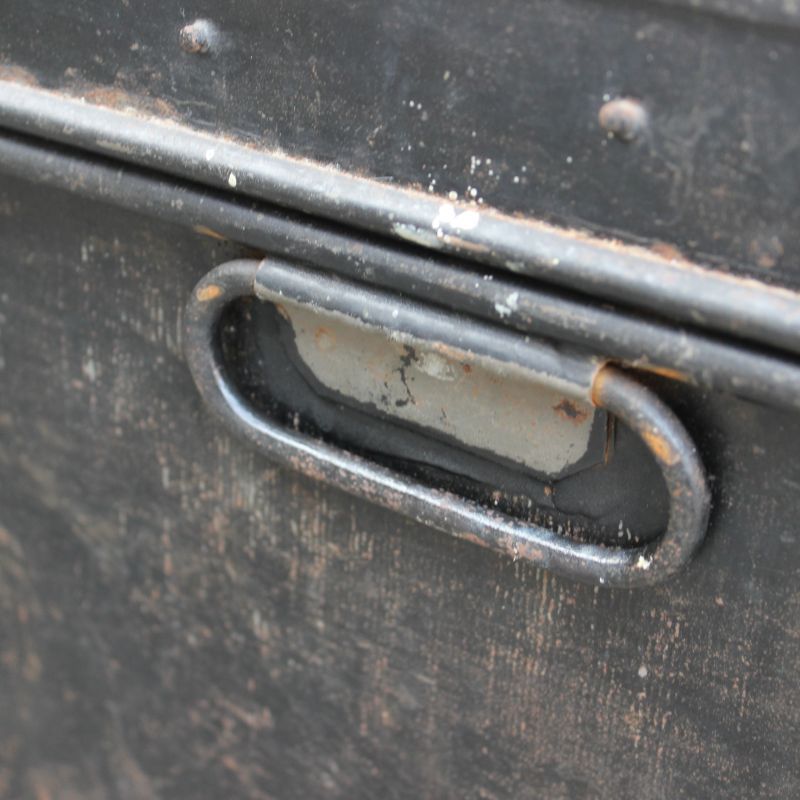 画像: Old military trunk from England